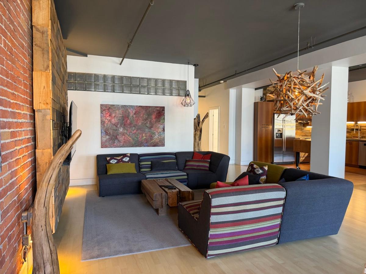 Le hall d'entrée spacieux du loft