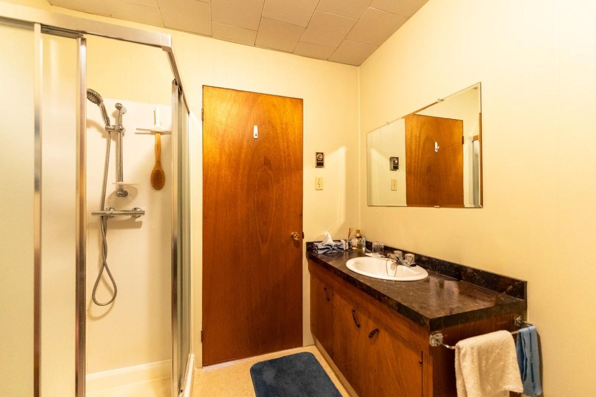 Salle de bain au sous-sol