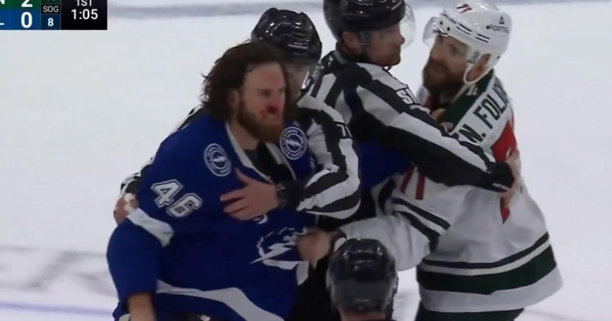 Scott Sabourin and Nick Foligno fighting. 