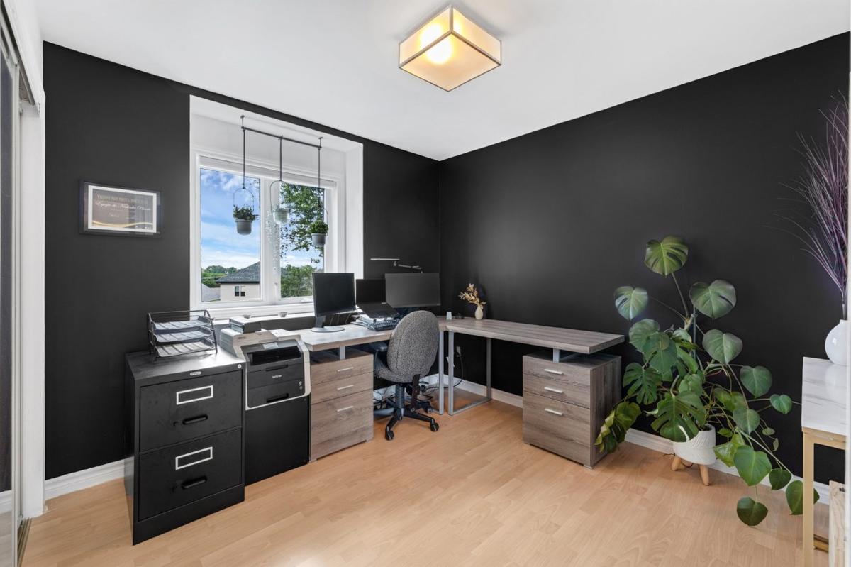 Bureau fermé à l'étage