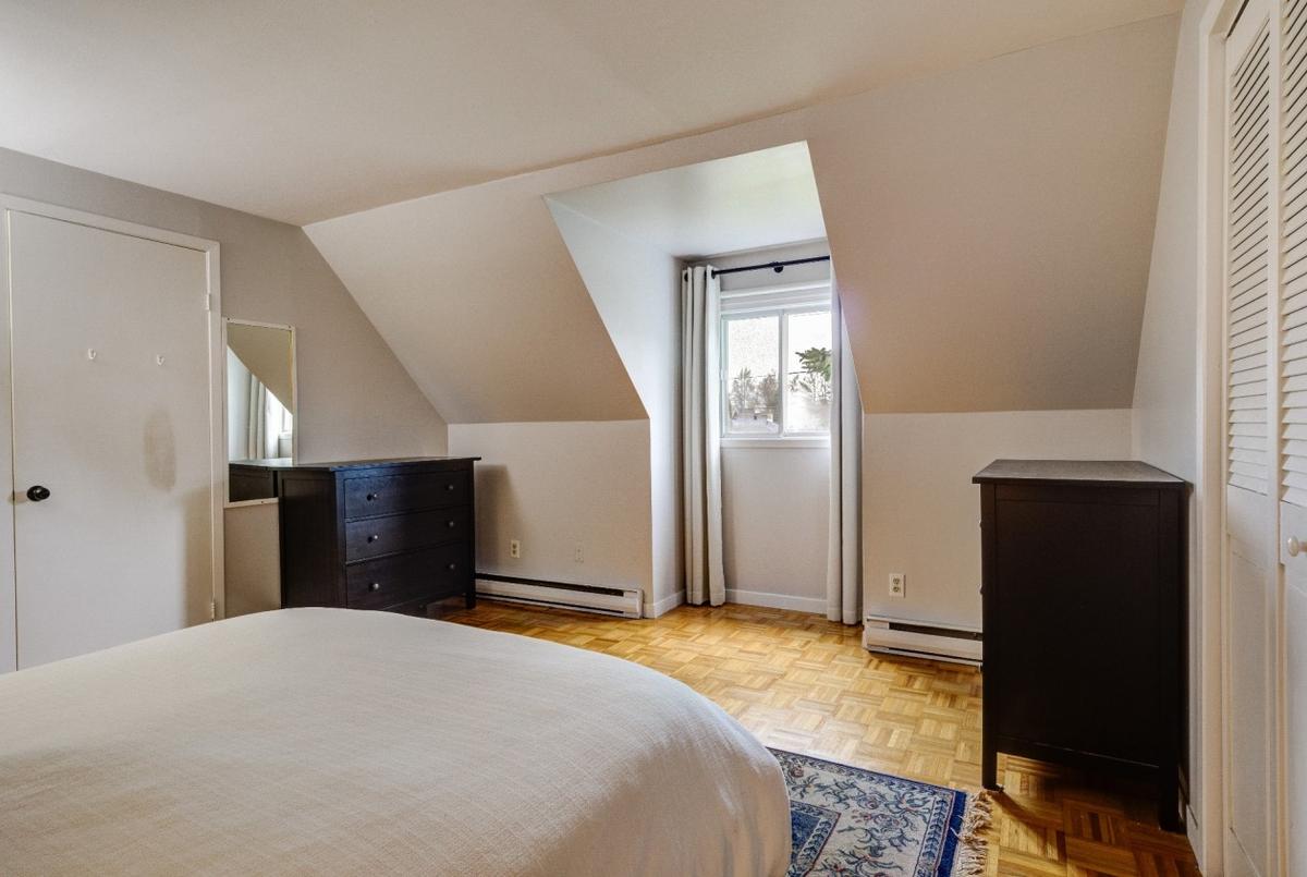 Chambre à coucher spacieuse