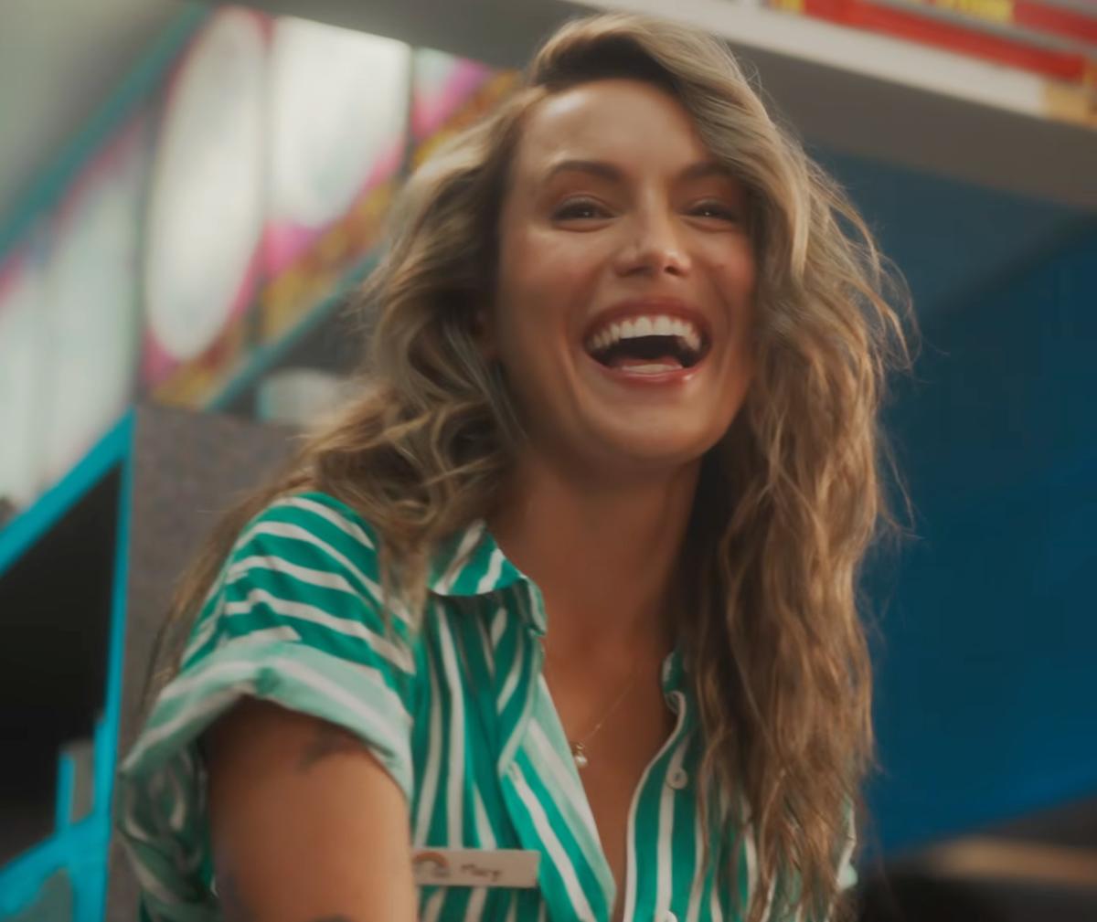 Géraldine Lamarche dans le nouveau clip de Matt Lang: Stoned On You