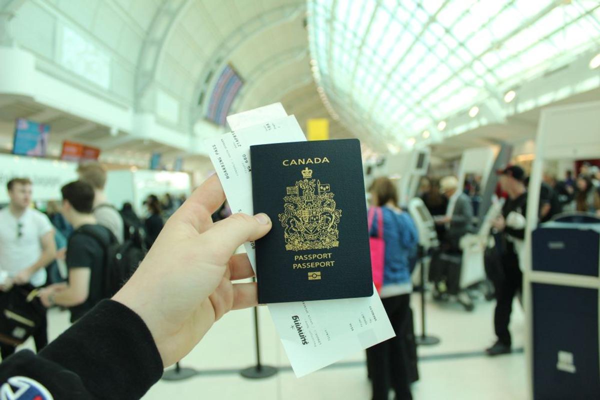 Kylie Anderson - Unsplash, passeport canadien à l'aéroport