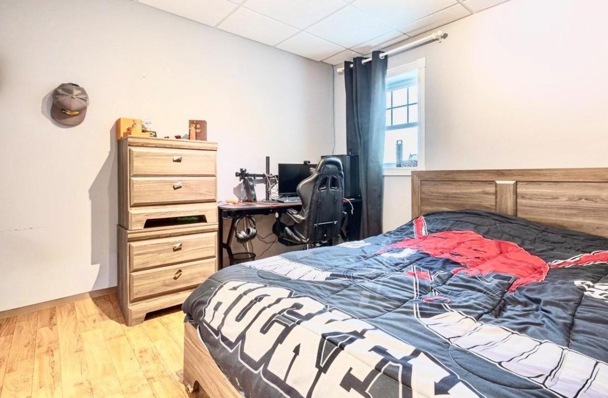 Chambre avec rangement intégré