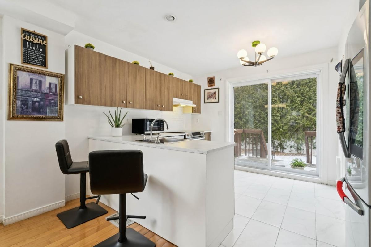 Lumineuse et bien pensée : une maison de coin à Saint-Constant où chaque pied carré compte vraiment