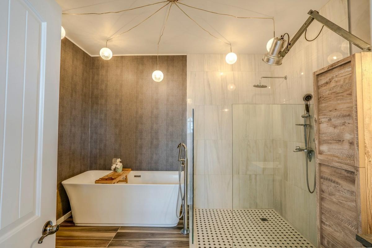 Détail des finitions de la salle de bain