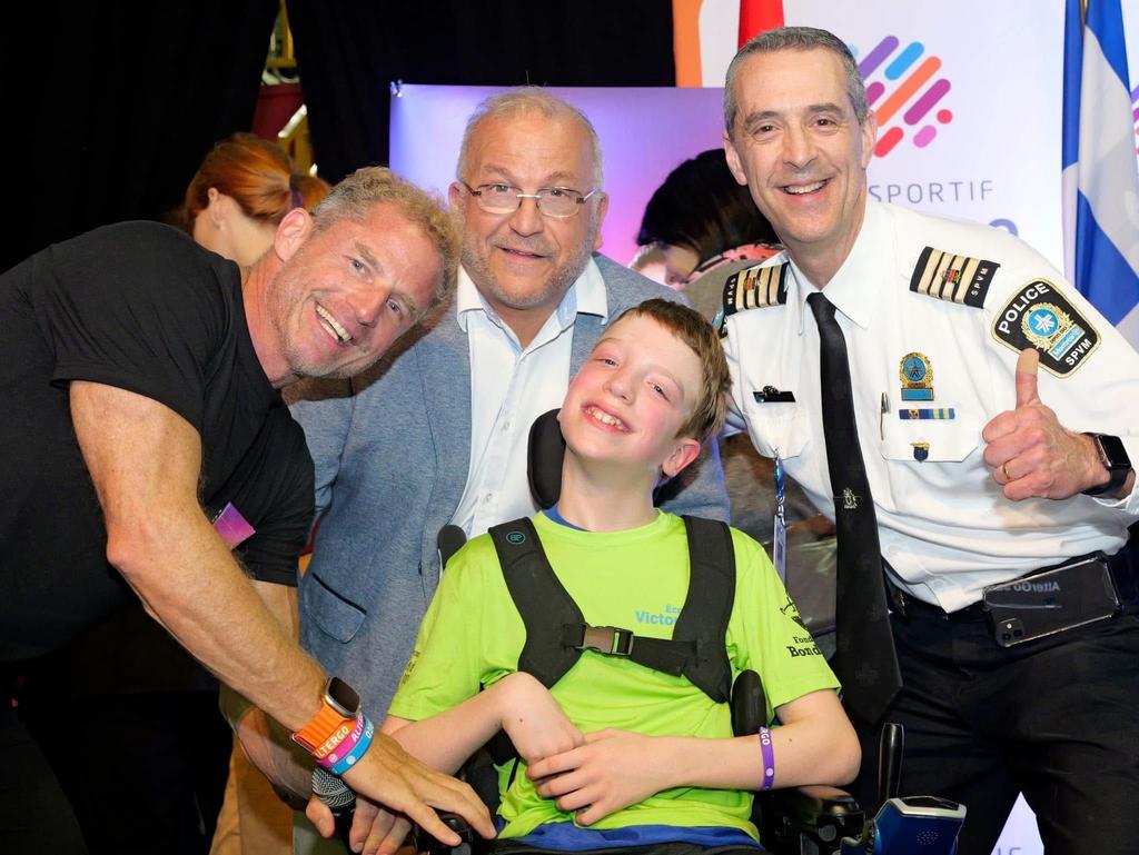 Jean-Marie Lapointe avec trois autres personnes