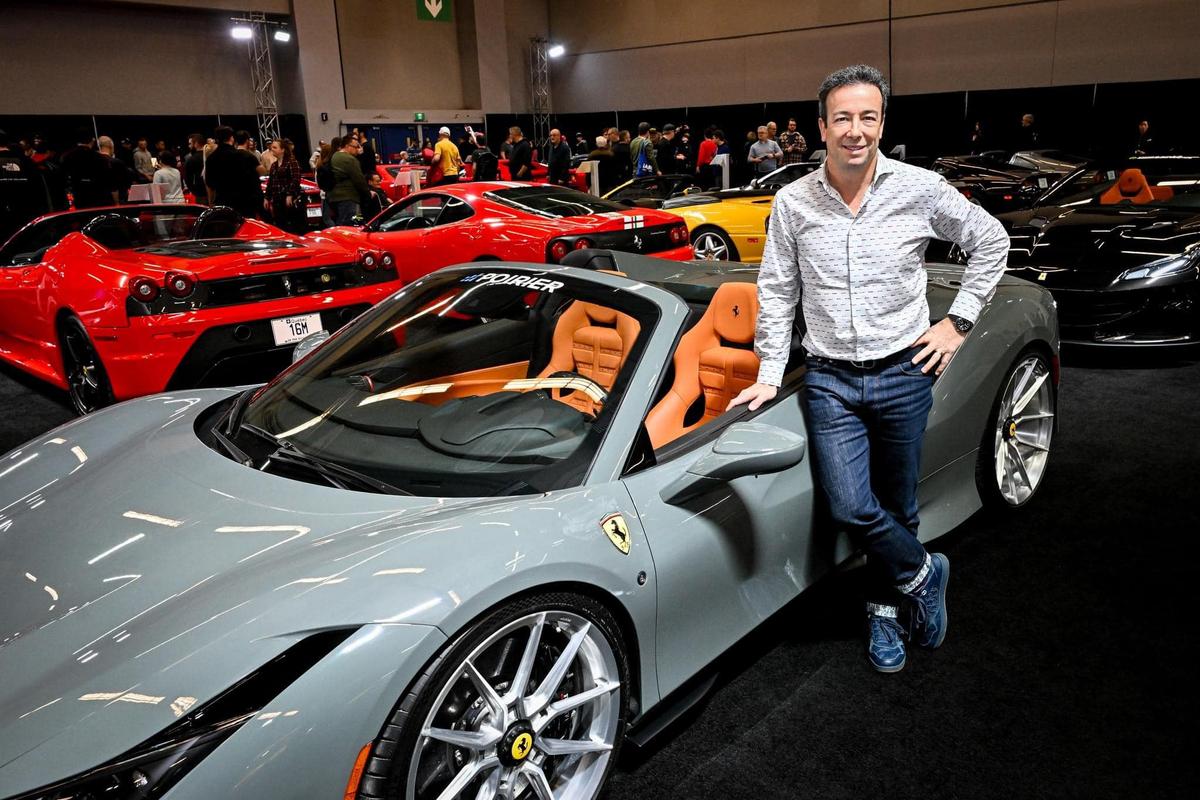 Luc Poirier et quelques unes de ses Ferrari