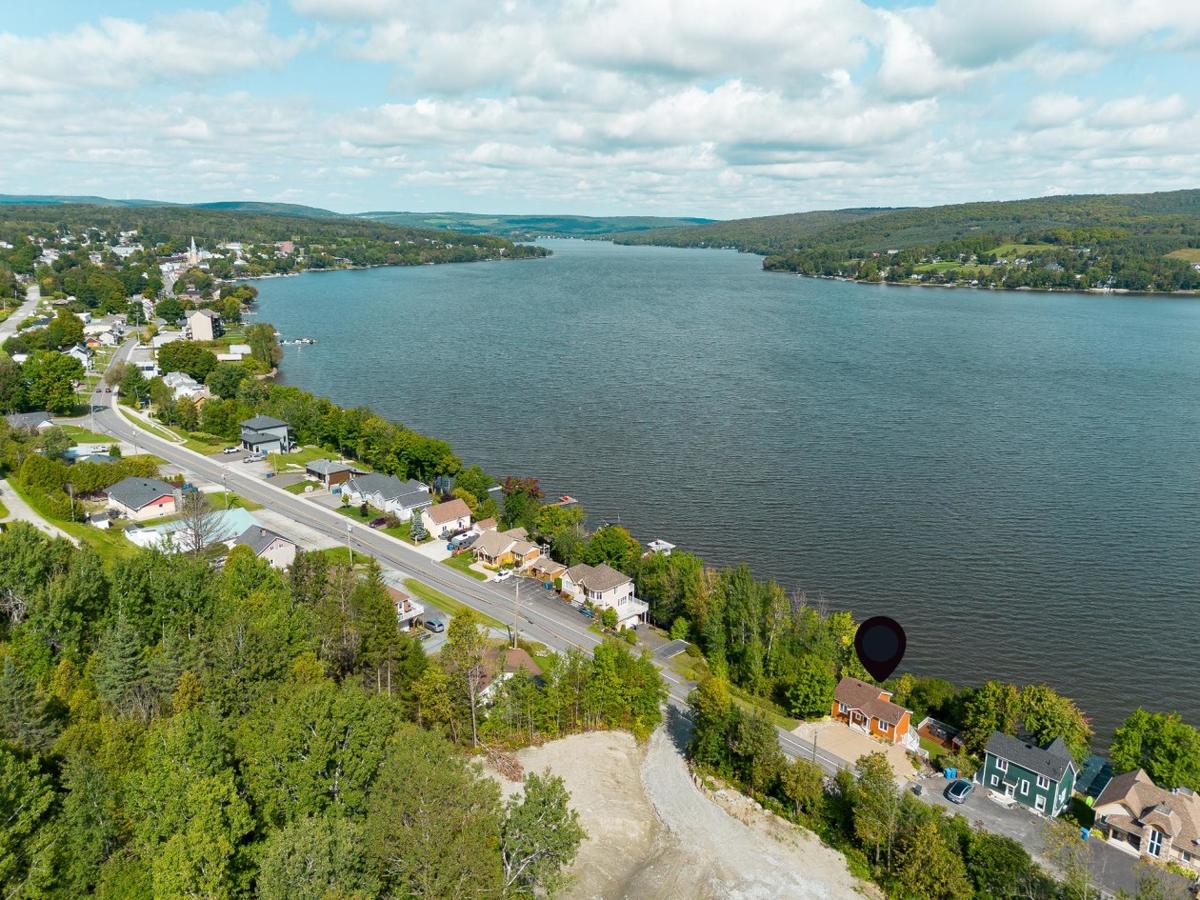 Vue aérienne de la propriété au bord du lac William