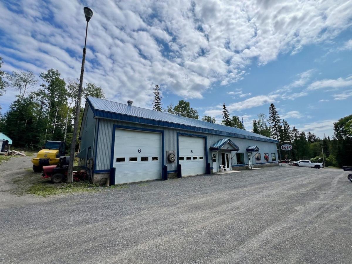 Intérieur du garage principal
