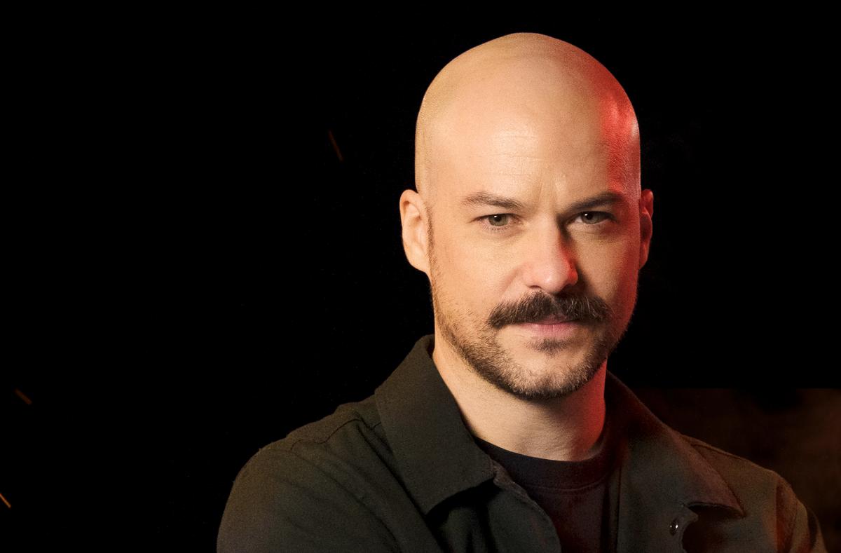 Marc-André Grondin à Hot Ones Québec
