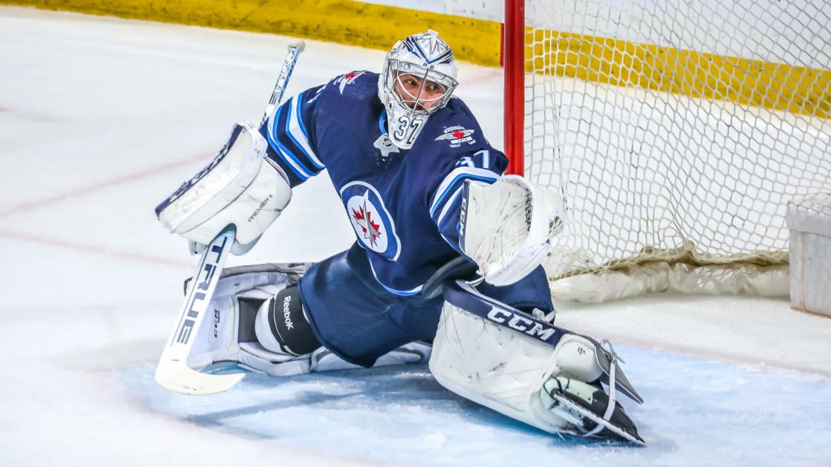 Connor Hellebuyck 
