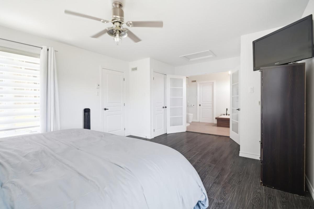Autre vue de la chambre principale