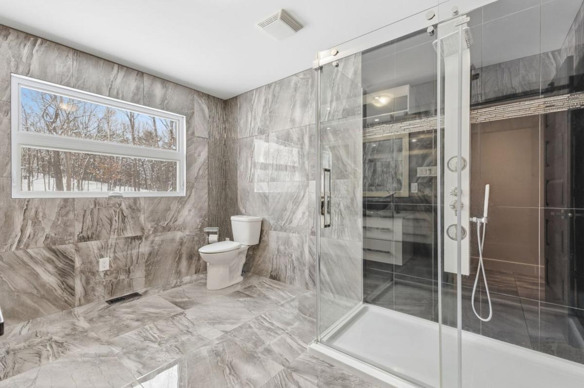 Salle de bain de la chambre principale