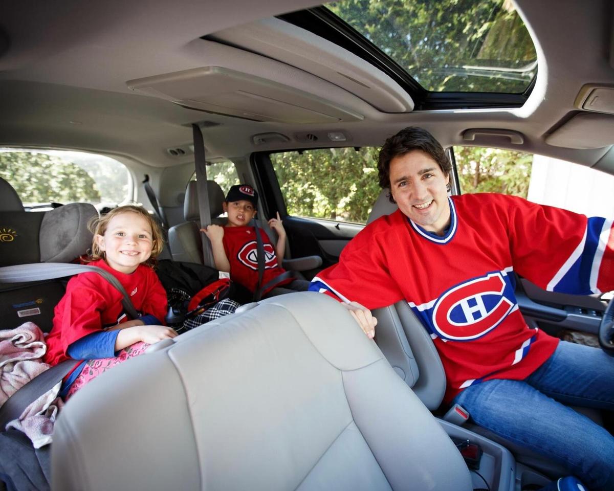 Justin Trudeau et ses enfants dans les couleurs du CH