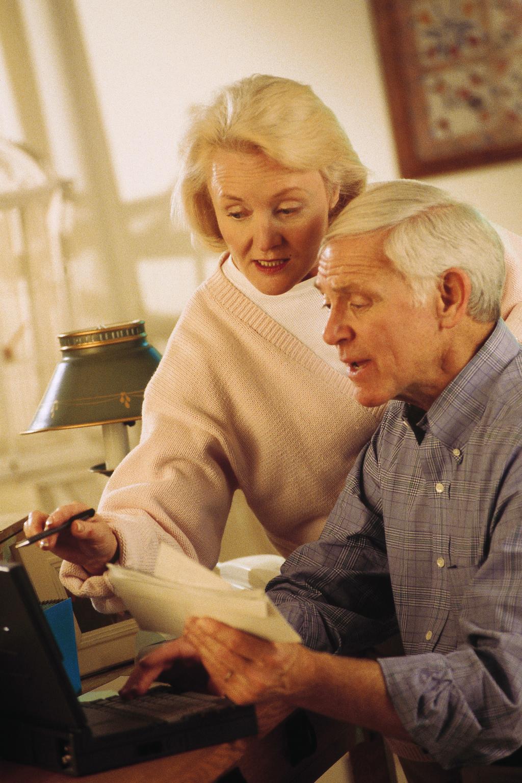 Comstock - Freeimages.com, couple âgé qui fait des paiements