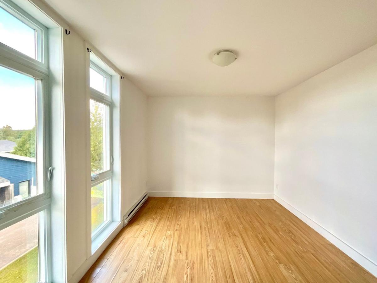 Chambre à coucher spacieuse
