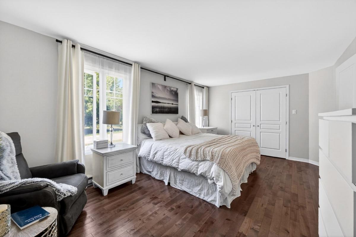 Autre angle de la chambre principale