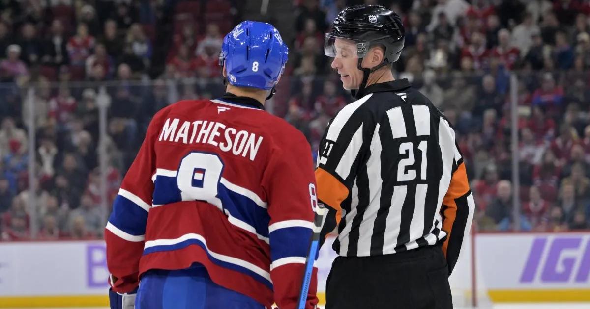 Mike Matheson avec arbitre