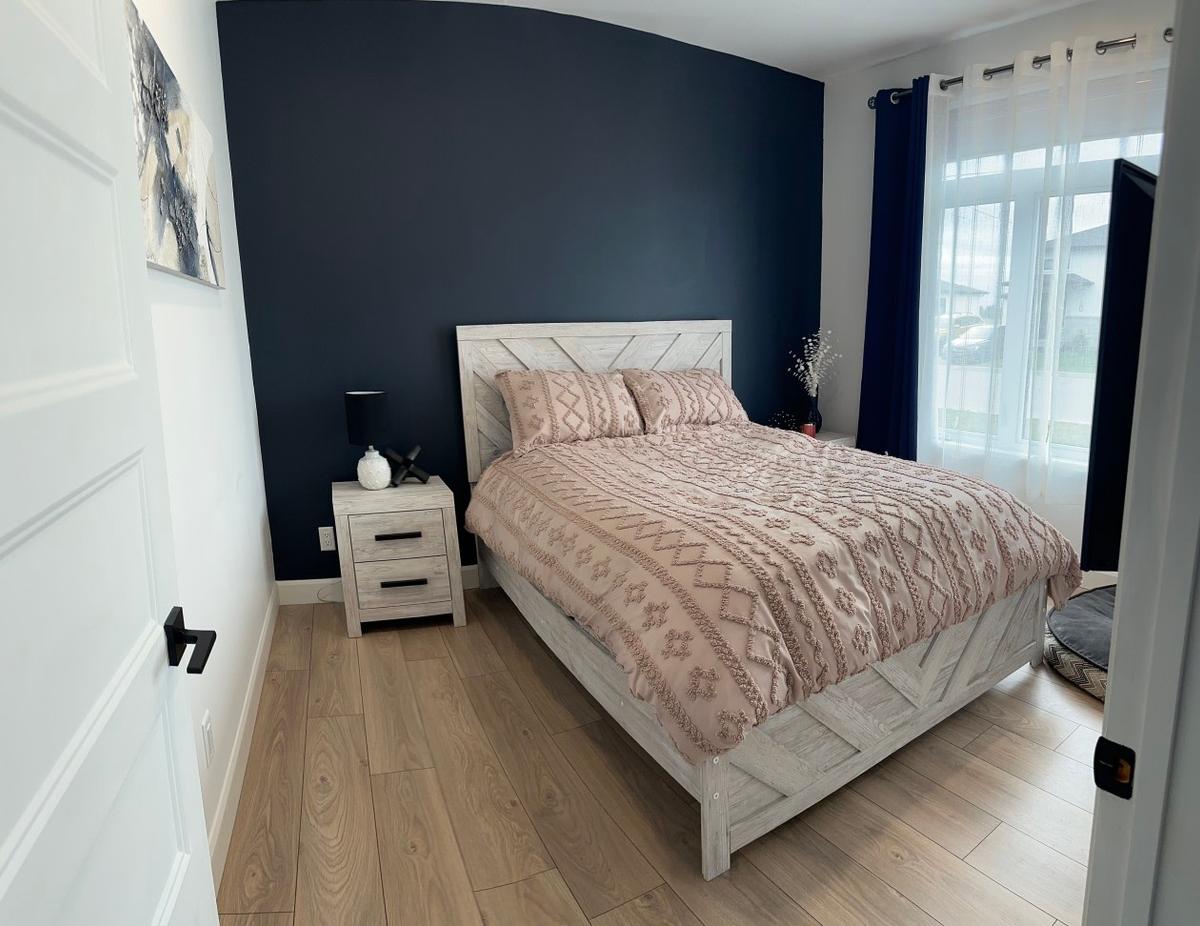 La chambre principale avec grand walk-in