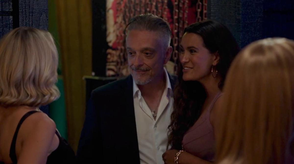 Romano Orzari et Mollie Fillion dans Antigang