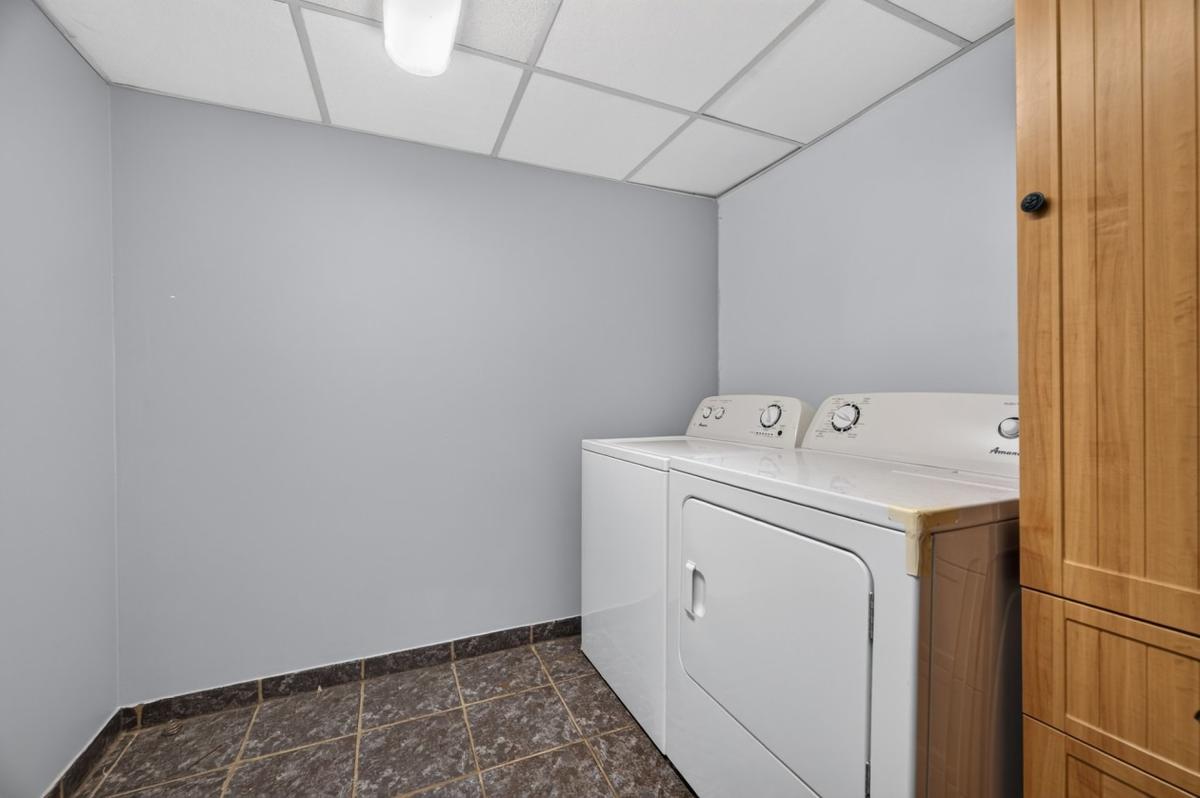 Finitions de la salle de bain du sous-sol