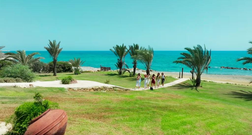 Les candidats et candidates d'OD Chypre font leur arrivée sur l'île