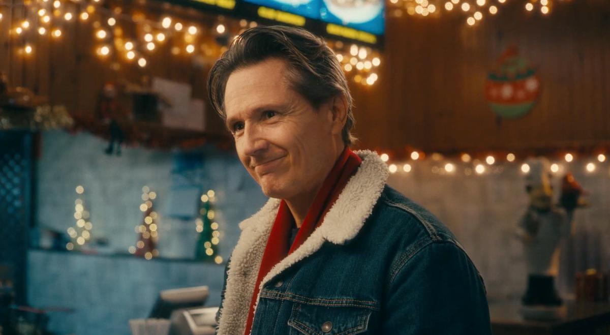 Simon Olivier Fecteau dans la publicité de Belair Direct diffusée pendant le Bye Bye 2025