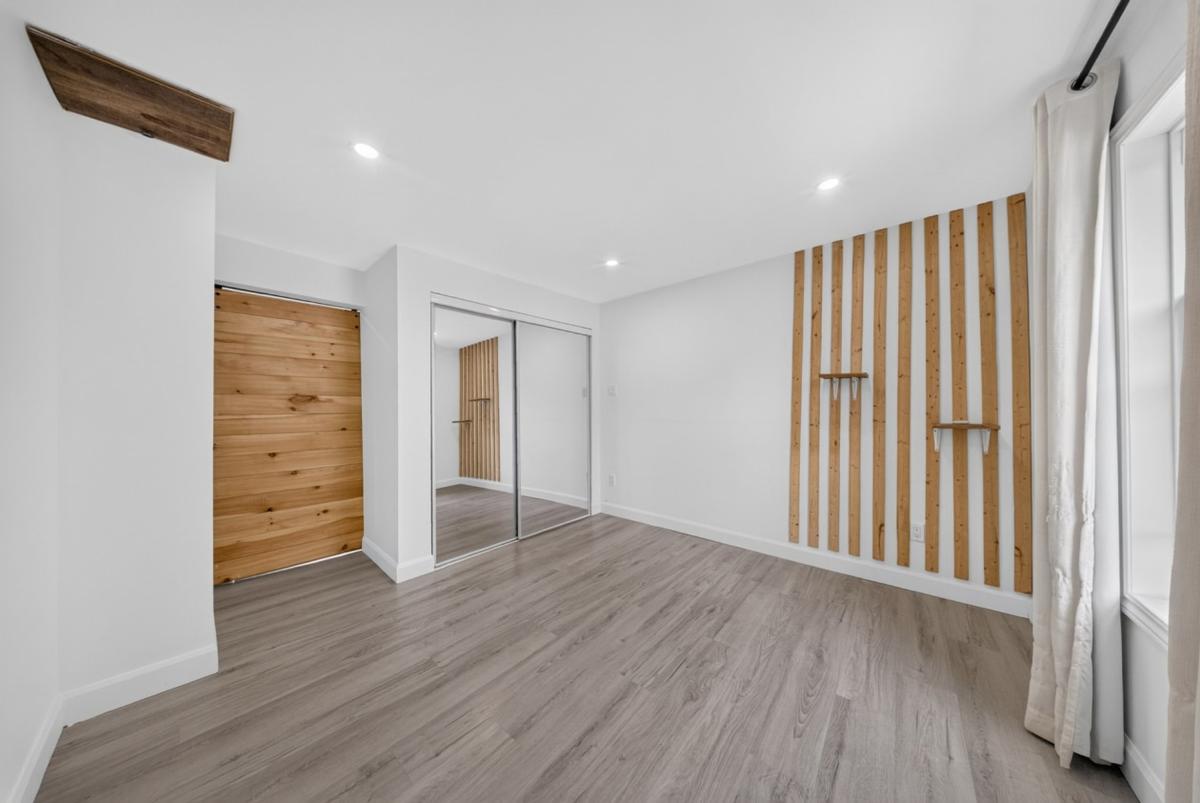Autre angle de la chambre principale