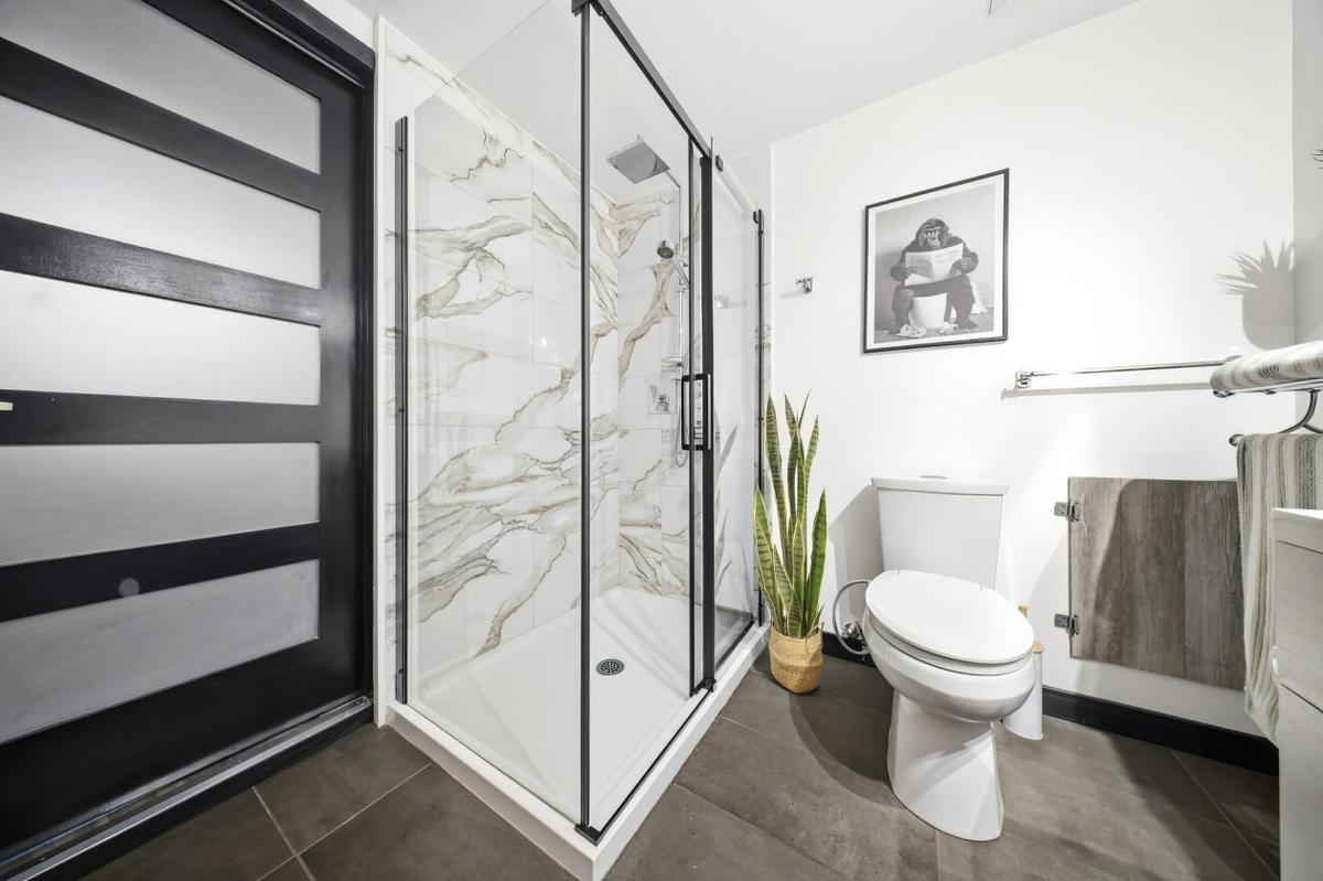 Salle de bain au sous-sol