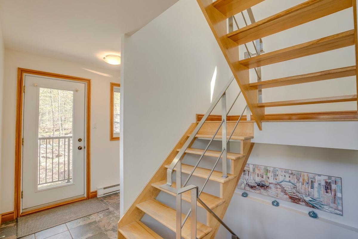 Escalier menant à la mezzanine