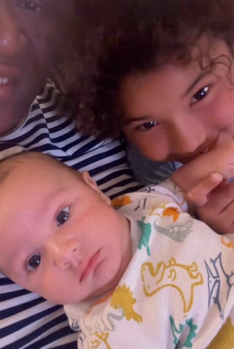 Mélissa Bédard avec deux de ses enfants