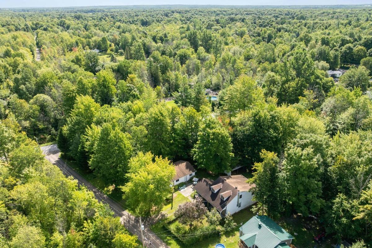 Le domaine dans son écrin de verdure