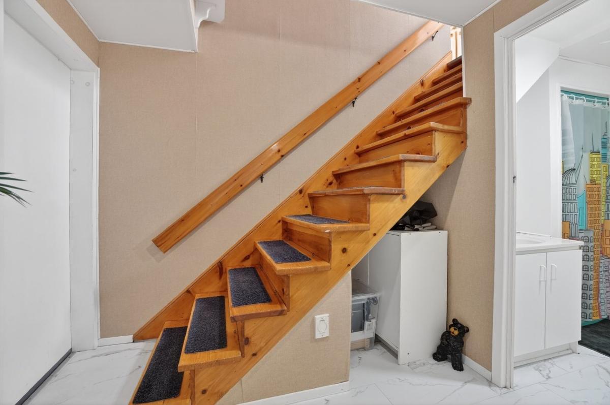 Escalier vers le rez-de-jardin