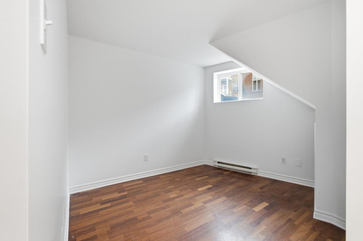 Bureau pouvant servir de deuxième chambre