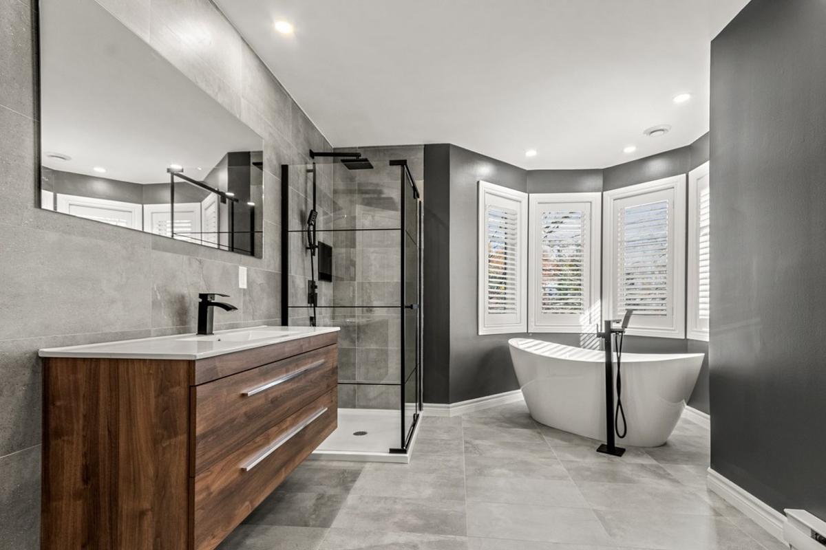 Salle de bain rénovée avec goût