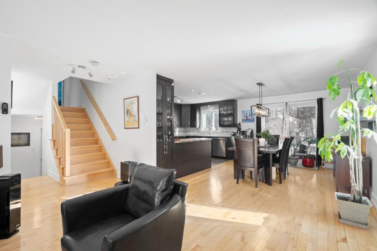 Vue panoramique du salon