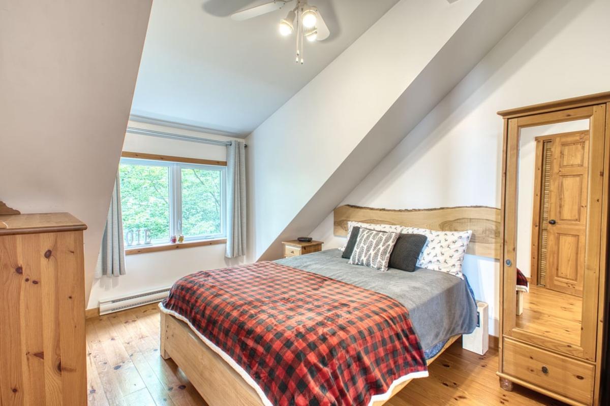 La chambre principale tournée vers la nature