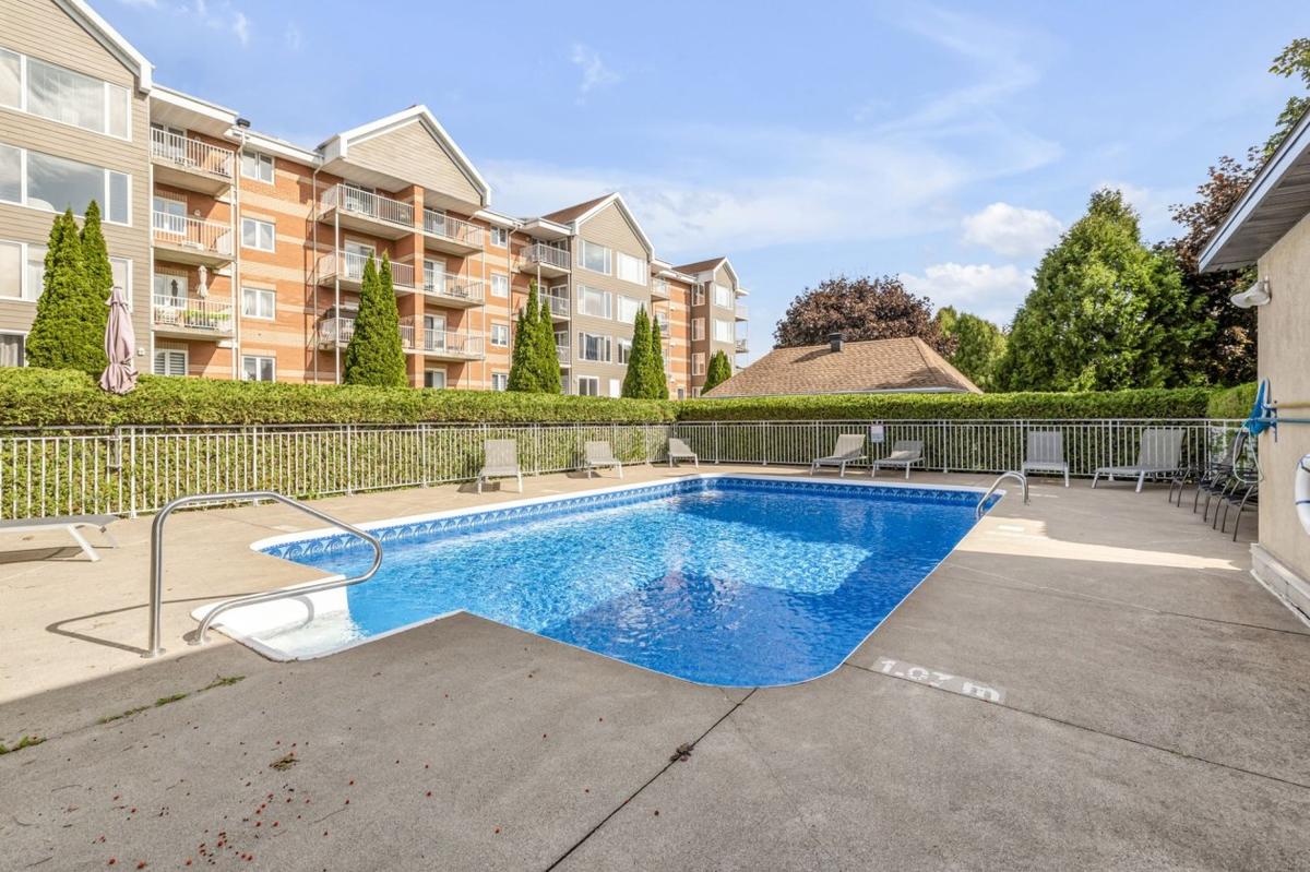 Piscine creusée de la copropriété