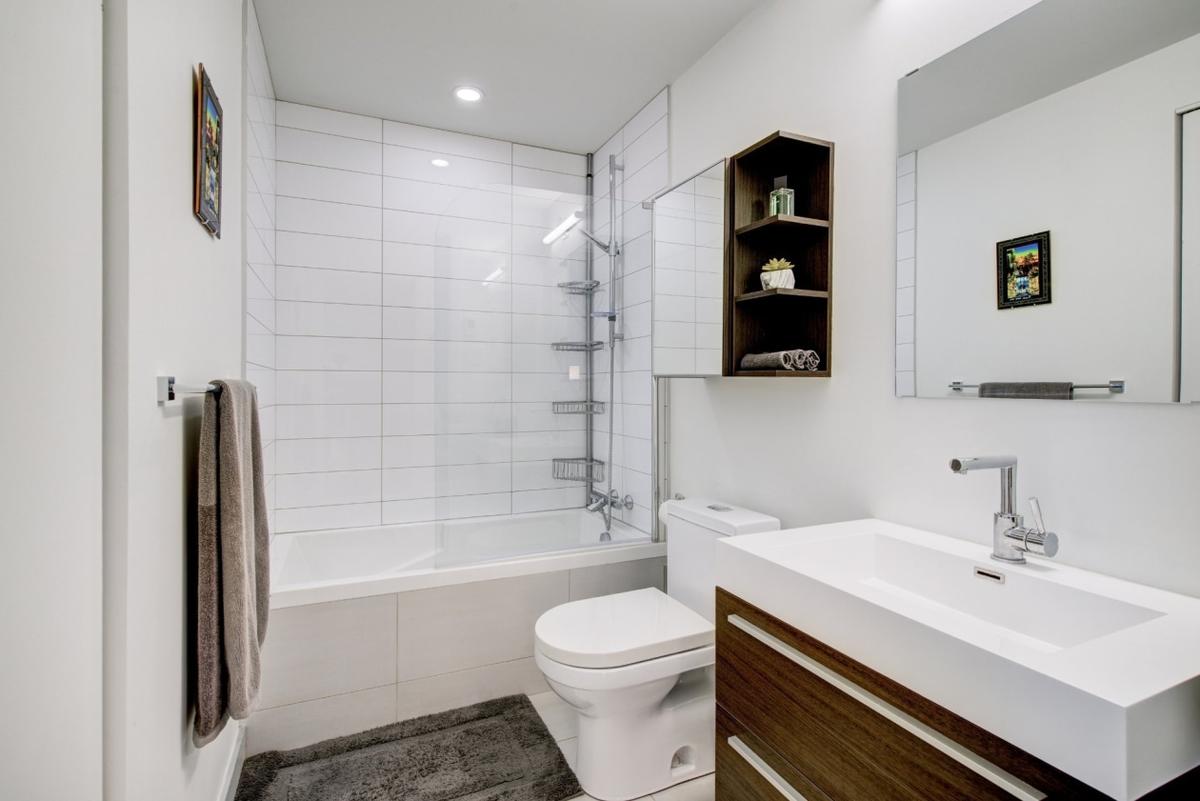 Salle de bain aux finitions contemporaines