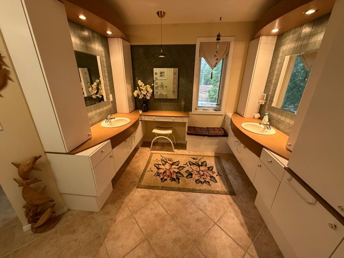 Salle de bain avec éclairage naturel