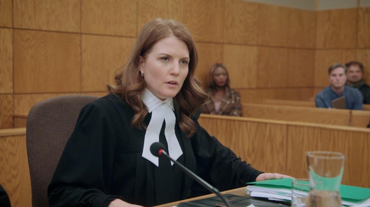 Julie Trépanier dans Indéfendable