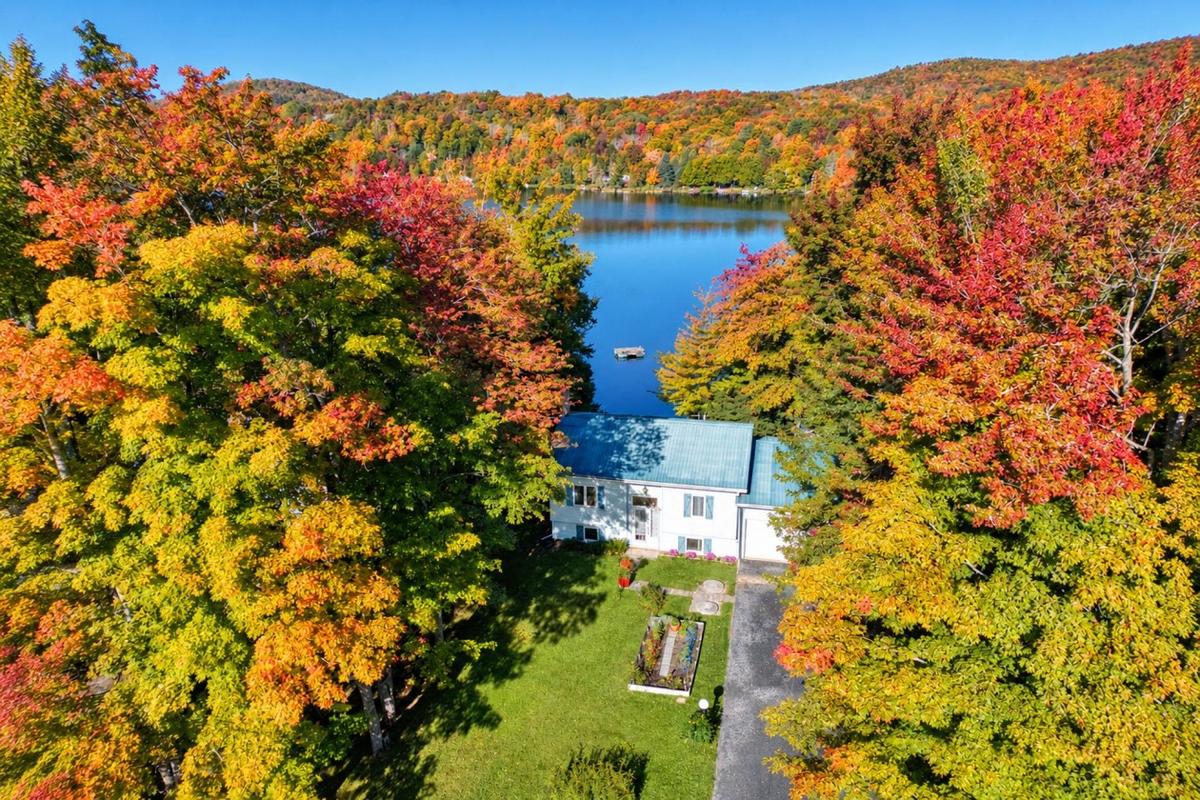 Façade de la propriété au bord du lac