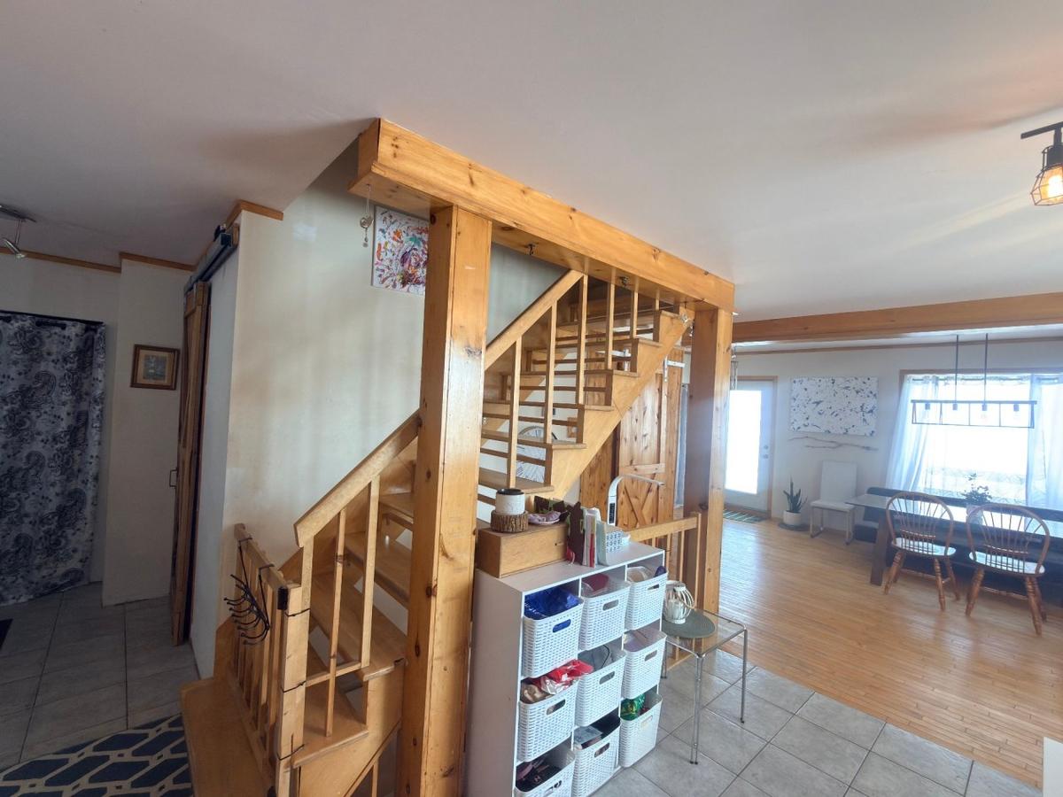 Escalier vers l'étage supérieur