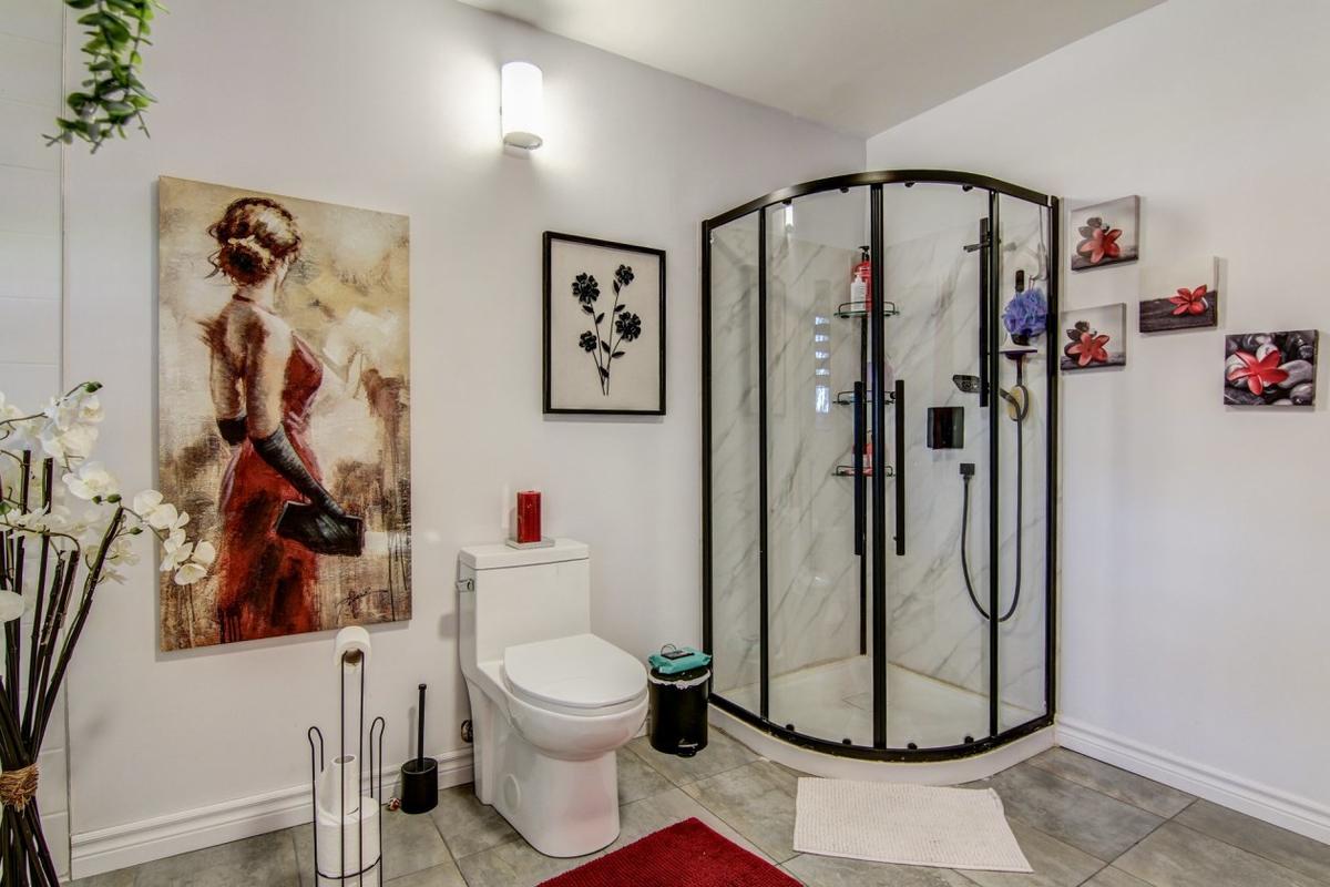 Salle de bain, vue complète