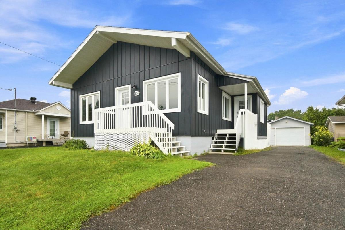 Façade du bungalow rénové