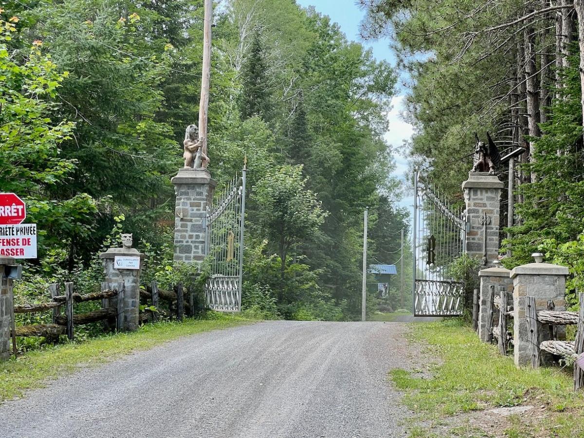 Entrée extérieure de la propriété