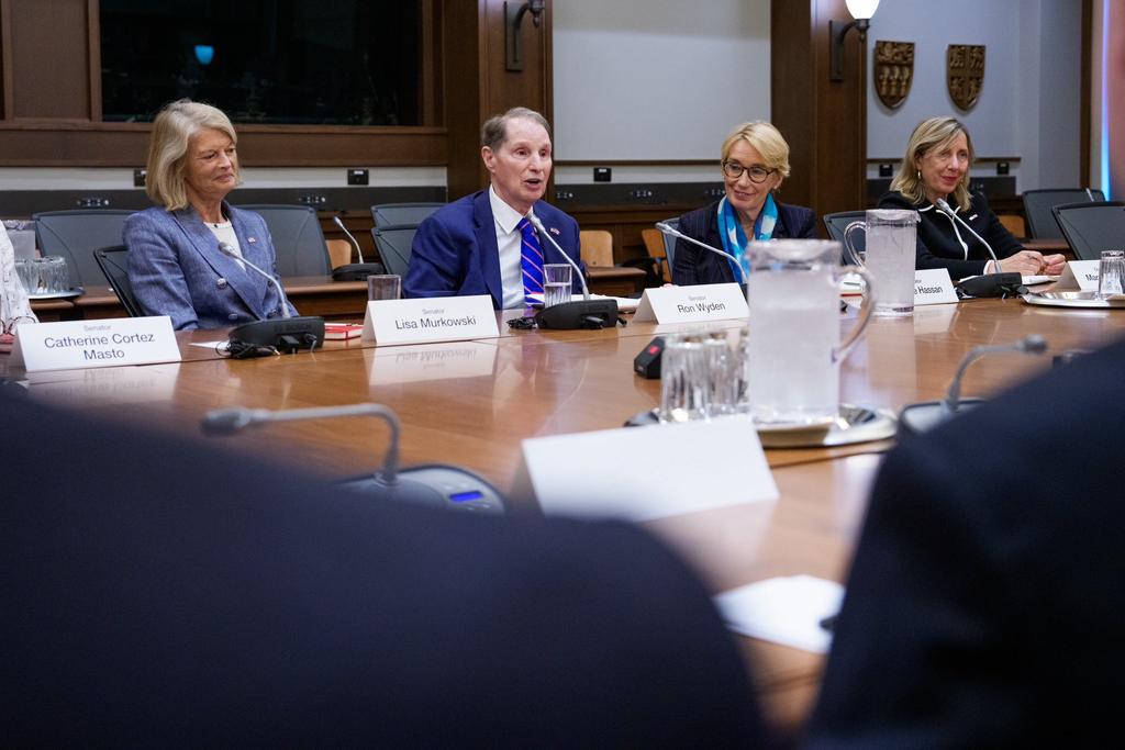 Mark Carney - X.com, rencontre du premier ministre Carney avec des sénateurs américains