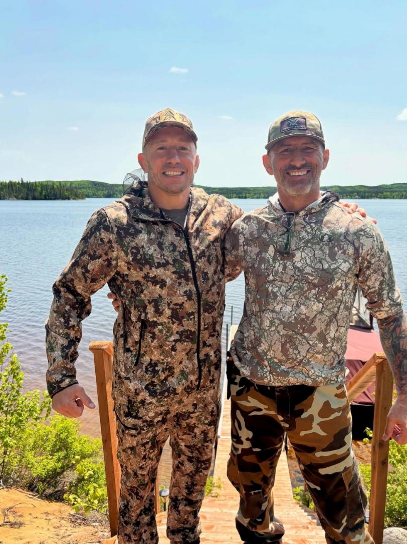 Georges Saint-Pierre à la chasse à l'ours