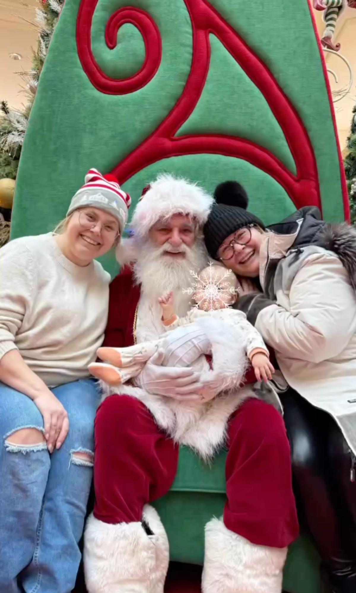 Nathalie Simard avec sa fille et sa petite-fille